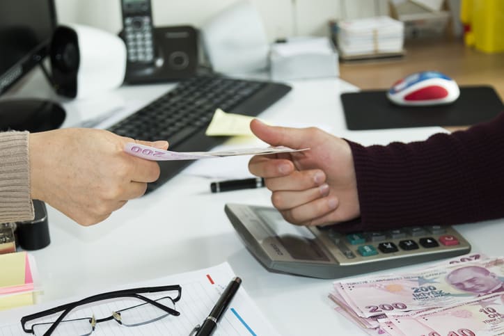 Saatlik, Günlük ve Aylık Maktu Ücret Türleri 1 iStock 898585732 1