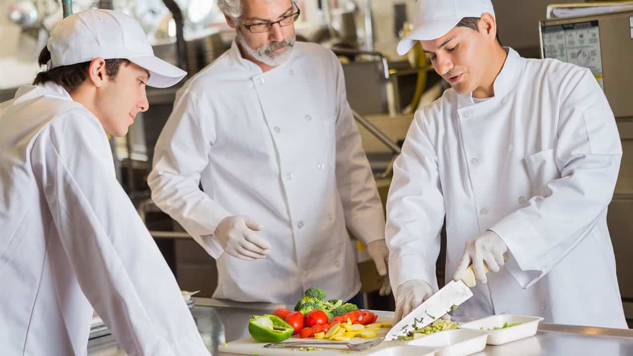 <strong>İşbaşı Eğitim Programı ve Program Geliştirmeleri</strong> 1 iep kurs programlari