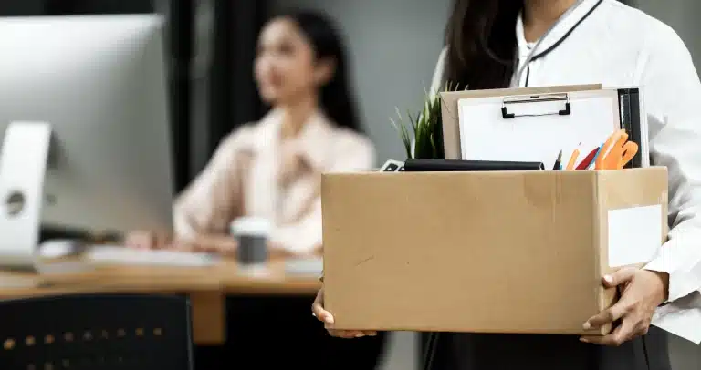 Toplu İşten Çıkarma Şartları Nelerdir? İşverenler İçin Rehber 3 Toplu işten çıkarma sürecinde işverenin uyması gereken yasal bildirim adımları